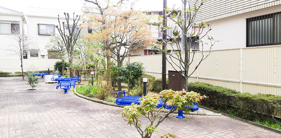 東大阪市リージョンセンター はすの広場 : はすの庭 : Image Gallery03